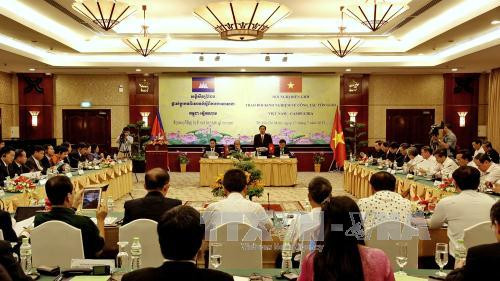 越柬两国边境省份互相分享宗教工作经验 ảnh 1 越柬两国边境省份互相分享宗教工作经验 ảnh 1