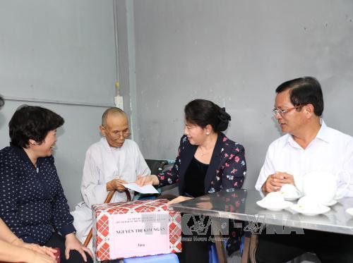 国会主席阮氏金银莅临广义省调研 ảnh 2 国会主席阮氏金银莅临广义省调研 ảnh 2