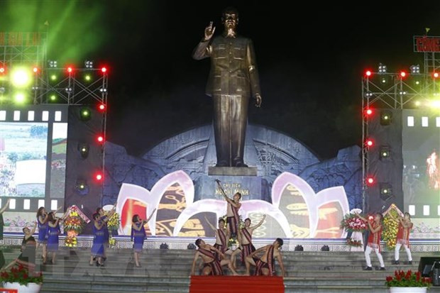 越南政府总理范明政出席嘉莱省成立90周年纪念典礼 ảnh 2