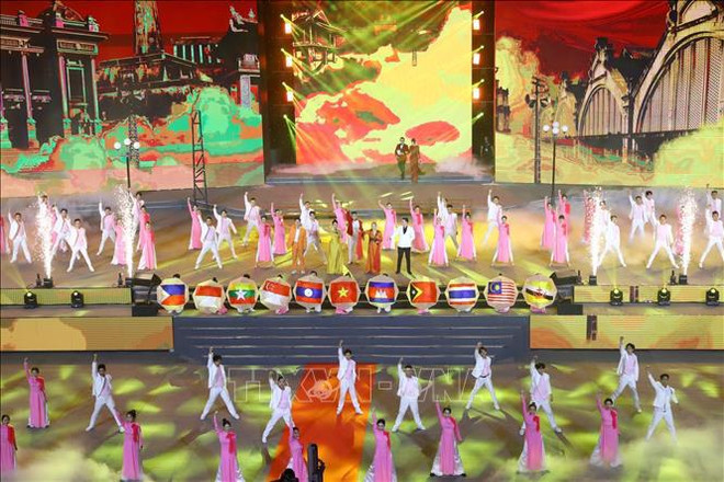 越南政府总理范明政出席第31届东运会闭幕式 ảnh 2 越南政府总理范明政出席第31届东运会闭幕式 ảnh 2