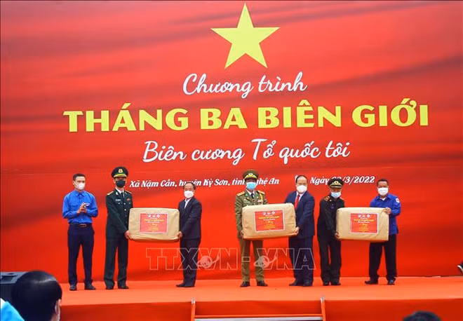 越南与老挝建交60周年：越南乂安省与老挝川圹省巩固友好与全面合作关系 ảnh 1