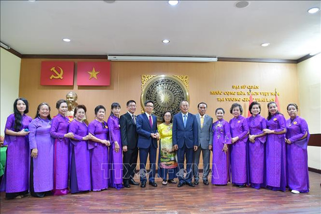 政府副总理武德儋会见旅居泰国越南人代表 ảnh 2 政府副总理武德儋会见旅居泰国越南人代表 ảnh 2