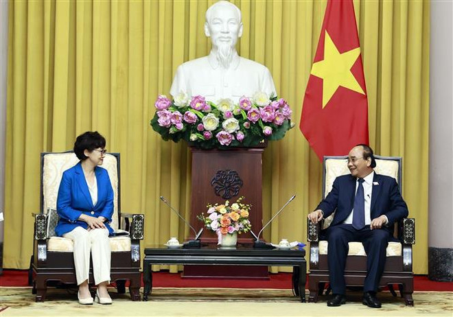 越南国家主席阮春福会见旅居越南韩国人协会会长张恩淑 ảnh 1 越南国家主席阮春福会见旅居越南韩国人协会会长张恩淑 ảnh 1