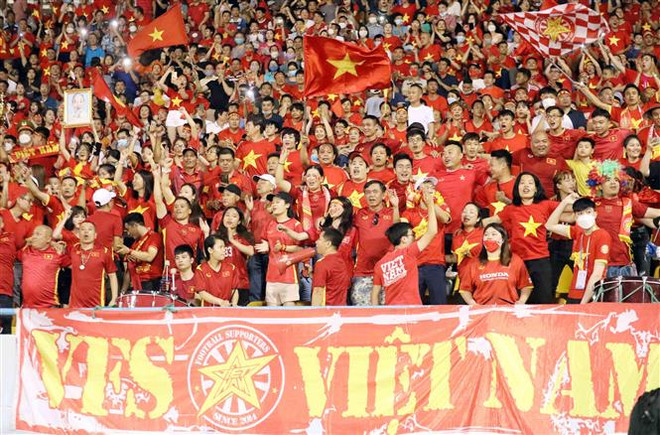 越南女足队以1比0击败泰国女足队夺得女足金牌 阮春福和范明政致信祝贺 ảnh 5