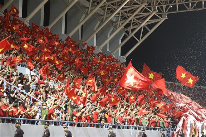 越南女足队以1比0击败泰国女足队夺得女足金牌 阮春福和范明政致信祝贺 ảnh 4