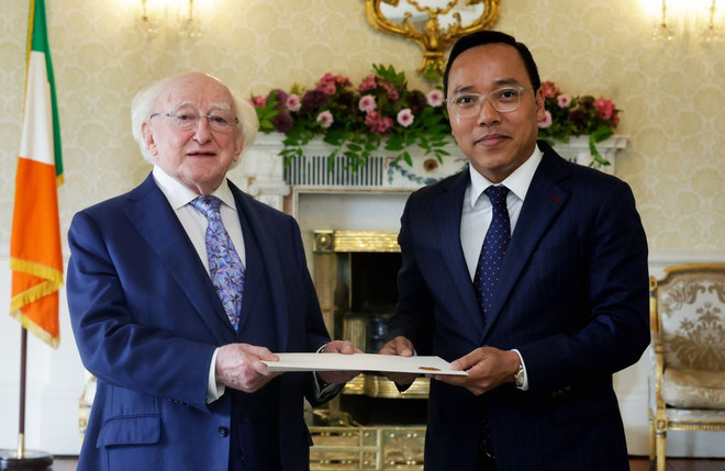 阮黄龙大使向爱尔兰总统希金斯递交国书 ảnh 1 阮黄龙大使向爱尔兰总统希金斯递交国书 ảnh 1