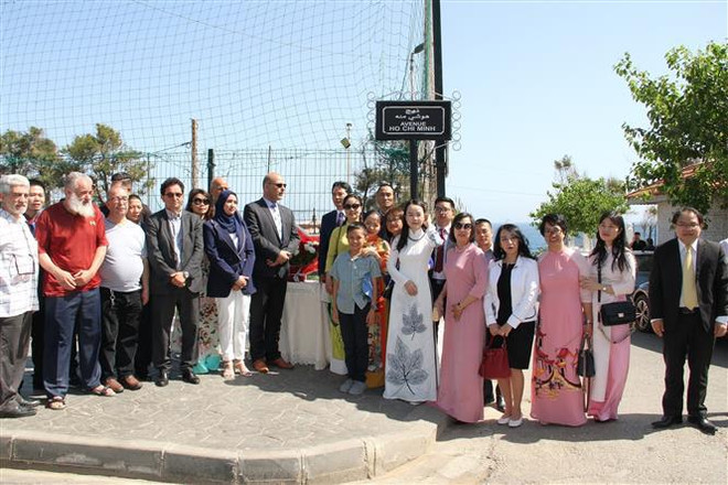 胡志明主席诞辰132周年:越南驻外大使馆纷纷举行纪念活动 ảnh 3 胡志明主席诞辰132周年:越南驻外大使馆纷纷举行纪念活动 ảnh 3