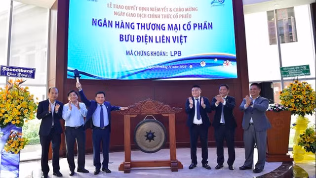 联越邮政银行在胡志明市证券交易所上正式挂牌上市 ảnh 1 联越邮政银行在胡志明市证券交易所上正式挂牌上市 ảnh 1