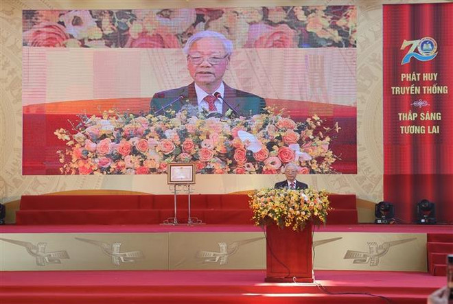 越共中央总书记、国家主席阮富仲出席阮嘉韶高中建校70周年庆典 ảnh 1 越共中央总书记、国家主席阮富仲出席阮嘉韶高中建校70周年庆典 ảnh 1