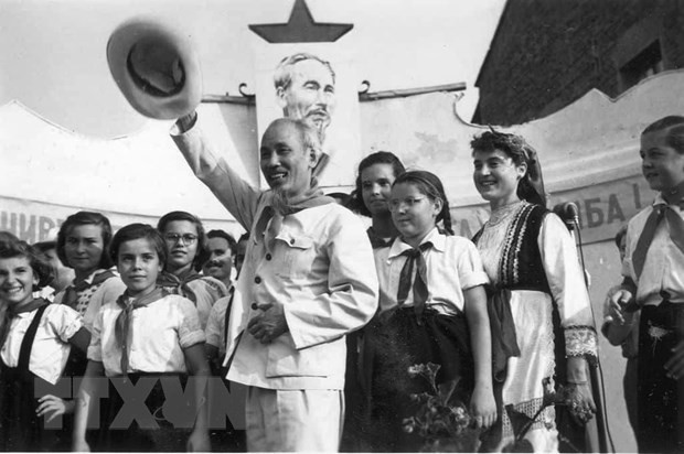 越南人民心中的玫瑰之国 ảnh 1 越南人民心中的玫瑰之国 ảnh 1