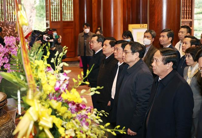 越南政府总理范明政视察东部北-南高速公路项目施工进度 ảnh 3 越南政府总理范明政视察东部北-南高速公路项目施工进度 ảnh 3