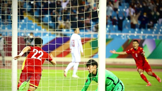 2022年卡塔尔世界杯亚洲区预选赛12强赛：越南队3-1击败中国队 ảnh 1