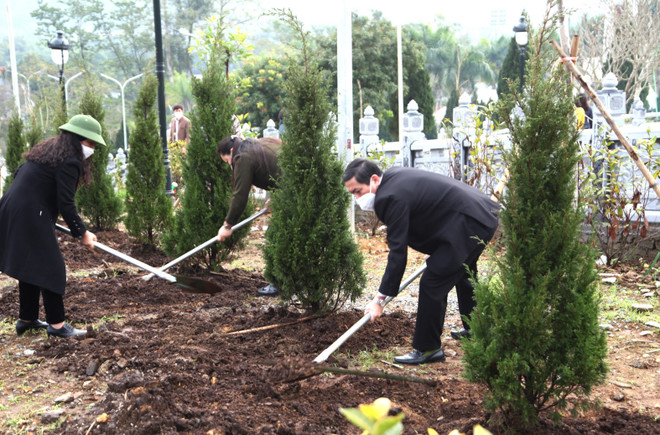 河江省在渭川国家烈士陵园举行上香仪式并启动植树节 ảnh 2