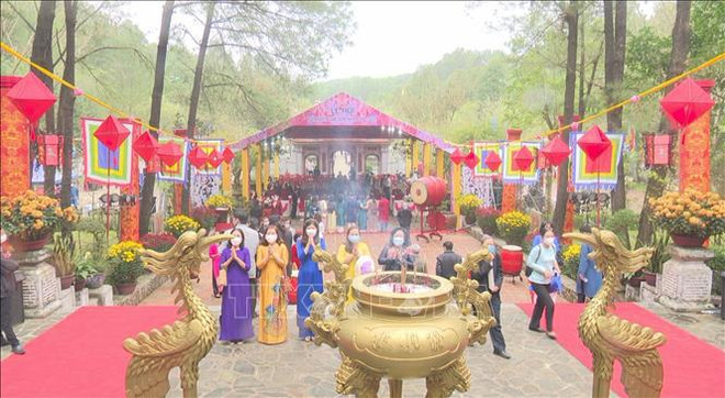 2022壬寅虎年春季玄珍祠庙会在顺化市开幕 深切缅怀前人的丰功伟绩 ảnh 2 2022壬寅虎年春季玄珍祠庙会在顺化市开幕 深切缅怀前人的丰功伟绩 ảnh 2