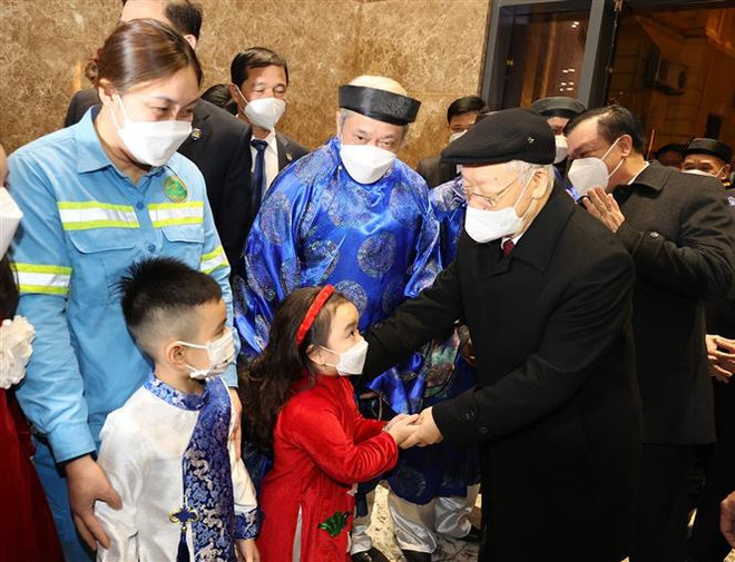 阮富仲总书记给河内市委、市政府和首都人民拜年 ảnh 2