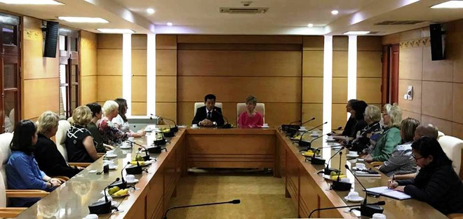 越美协会领导人会见越南和平之树组织代表团 ảnh 1 越美协会领导人会见越南和平之树组织代表团 ảnh 1