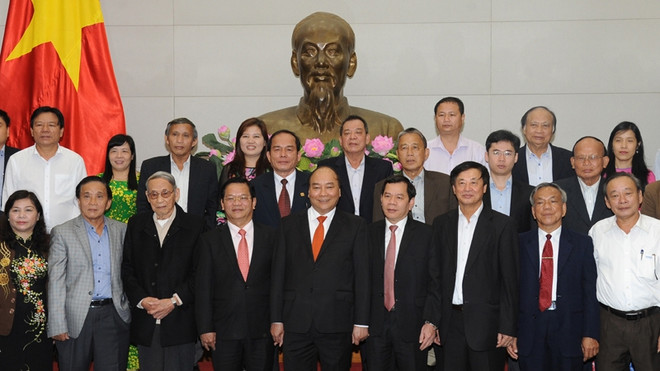 阮春福总理会见广义省历届领导干部代表 ảnh 1 阮春福总理会见广义省历届领导干部代表 ảnh 1