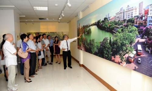 “还剑湖色彩”摄影图片展在河内举行 ảnh 1 “还剑湖色彩”摄影图片展在河内举行 ảnh 1