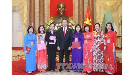 越南国家主席陈大光同煤炭行业模范干部代表亲切会面 ảnh 1 越南国家主席陈大光同煤炭行业模范干部代表亲切会面 ảnh 1