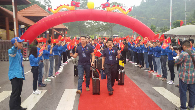 第三届越中青年大联欢：谅山分团入境越南 开启中越青年文化交流之旅 ảnh 2