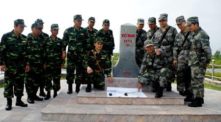 越南广宁省边防部队同中国广西边防部队举行双边边界巡逻活动 ảnh 1 越南广宁省边防部队同中国广西边防部队举行双边边界巡逻活动 ảnh 1
