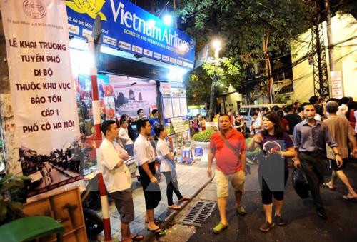 越南河内市还剑湖周边步行空间每日客流量超过2万人次 ảnh 1