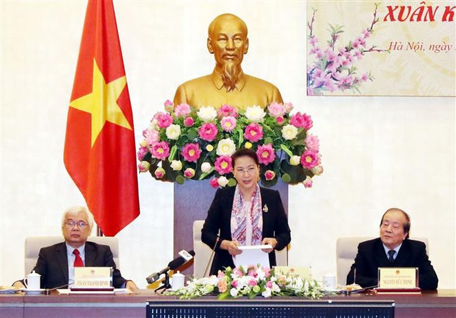 越南国会主席阮氏金银会见文艺工作者 ảnh 1 越南国会主席阮氏金银会见文艺工作者 ảnh 1