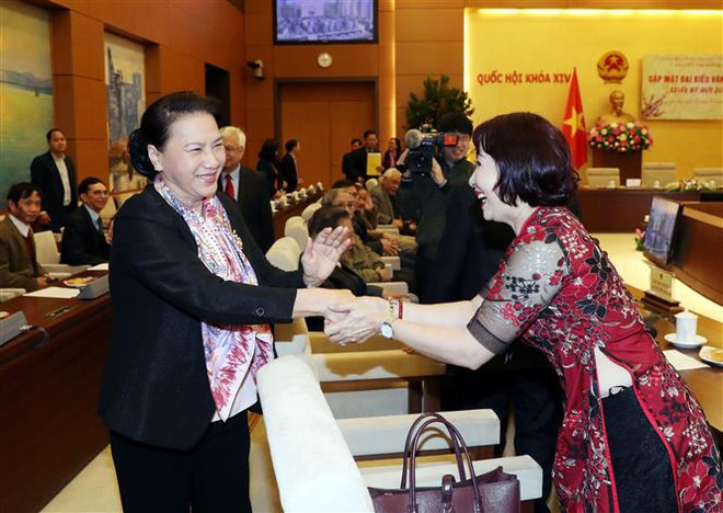 越南国会主席阮氏金银会见文艺工作者 ảnh 2 越南国会主席阮氏金银会见文艺工作者 ảnh 2