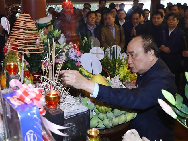 阮春福等党和国家领导前往胡志明主席祠堂上香 ảnh 1 阮春福等党和国家领导前往胡志明主席祠堂上香 ảnh 1