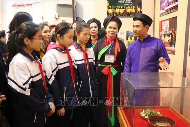 “北宁官贺民歌-传统与当代”展览会在北宁省举行 ảnh 1 “北宁官贺民歌-传统与当代”展览会在北宁省举行 ảnh 1