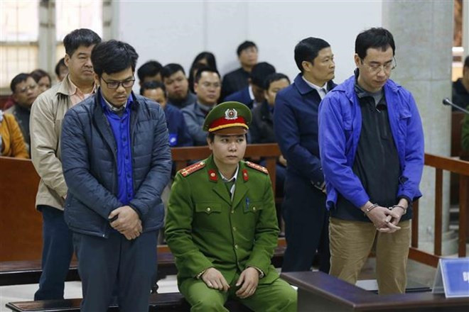平山石化公司四名原领导滥用职权侵占财产被判处25年监禁 ảnh 1 平山石化公司四名原领导滥用职权侵占财产被判处25年监禁 ảnh 1