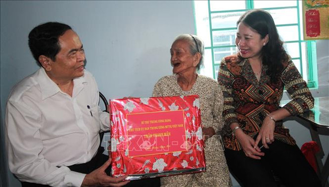 陈青敏春节前夕走访慰问安江省优抚对象 ảnh 1