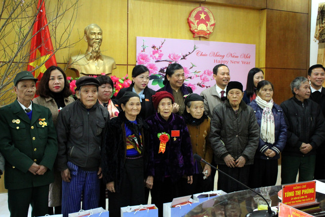 越南政府和国会领导春节前开展走访慰问送温暖活动 ảnh 3 越南政府和国会领导春节前开展走访慰问送温暖活动 ảnh 3