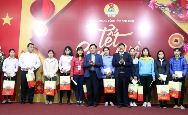 越南政府和国会领导春节前开展走访慰问送温暖活动 ảnh 1 越南政府和国会领导春节前开展走访慰问送温暖活动 ảnh 1