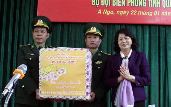越南国家副主席邓氏玉盛出席广治省“边疆促团结迎新春”活动 ảnh 1 越南国家副主席邓氏玉盛出席广治省“边疆促团结迎新春”活动 ảnh 1