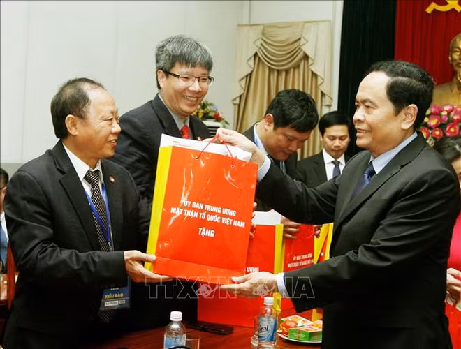 越南祖国阵线是远离家乡的越侨与祖国的桥梁 ảnh 2 越南祖国阵线是远离家乡的越侨与祖国的桥梁 ảnh 2