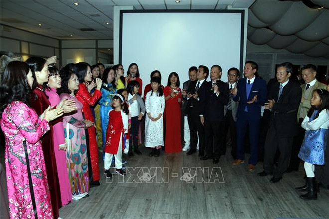越南驻多国大使馆纷纷举行迎春活动 ảnh 3 越南驻多国大使馆纷纷举行迎春活动 ảnh 3