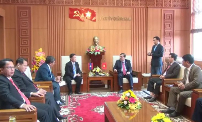 越南广南省继续加大与老挝色贡省的合作 ảnh 1