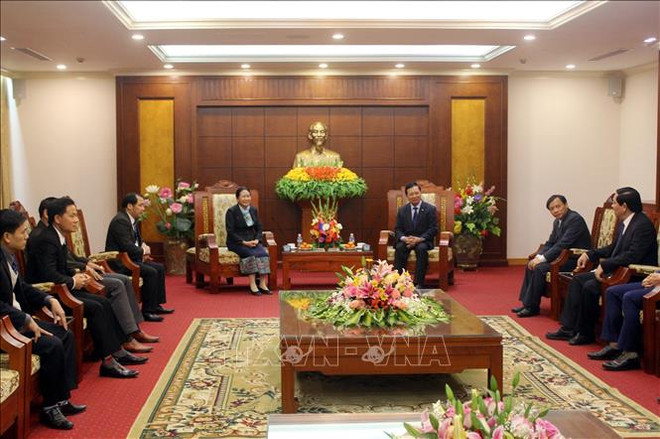 老挝华潘省代表团走访和平省并提前拜年 ảnh 2