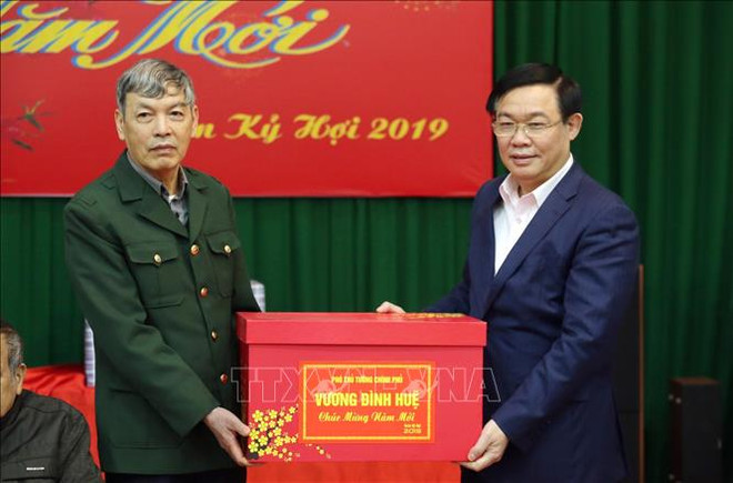 越南政府和国会领导春节前开展走访慰问送温暖活动 ảnh 2 越南政府和国会领导春节前开展走访慰问送温暖活动 ảnh 2