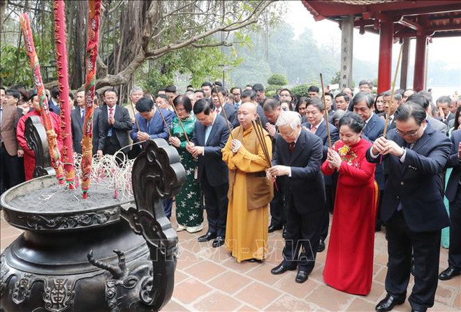 阮富仲同旅外越侨放鱼送灶神上天 ảnh 2 阮富仲同旅外越侨放鱼送灶神上天 ảnh 2