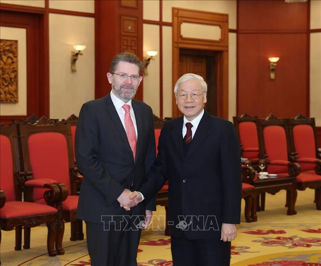 越共中央总书记、国家主席阮富仲会见澳大利亚参议长瑞安 ảnh 1 越共中央总书记、国家主席阮富仲会见澳大利亚参议长瑞安 ảnh 1