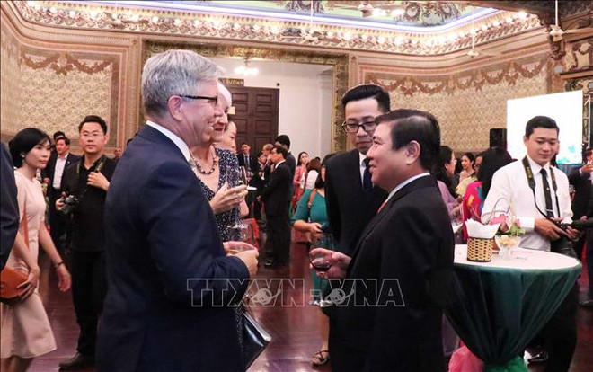 胡志明市领导春节前与各国驻胡志明市代表机构代表会面 ảnh 1 胡志明市领导春节前与各国驻胡志明市代表机构代表会面 ảnh 1