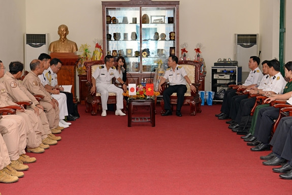 日本海上自卫队飞机到访越南 同越南海军进行交流 ảnh 1