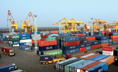 2015年前8个月越南经济应对挑战稳健前行 ảnh 1