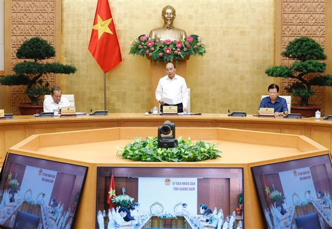 政府总理阮春福：提高警惕 不得掉以轻心 避免疫情陷入失控局面 ảnh 1