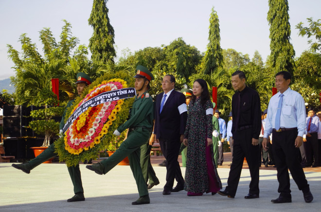 7·27越南荣军烈士日:99名越南志愿军烈士追悼会在安江省举行 ảnh 2 7·27越南荣军烈士日:99名越南志愿军烈士追悼会在安江省举行 ảnh 2