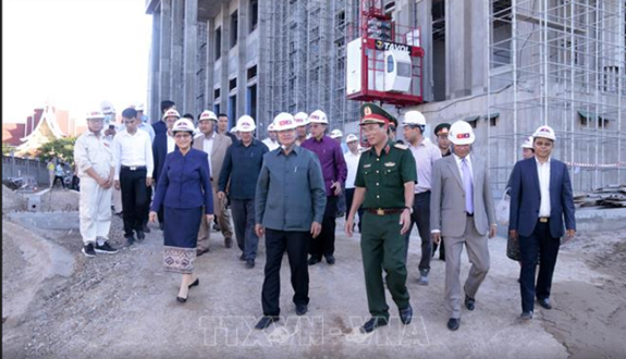 老挝总理对由越南援建的国会大厦工程的进度和质量予以高度评价 ảnh 1 老挝总理对由越南援建的国会大厦工程的进度和质量予以高度评价 ảnh 1