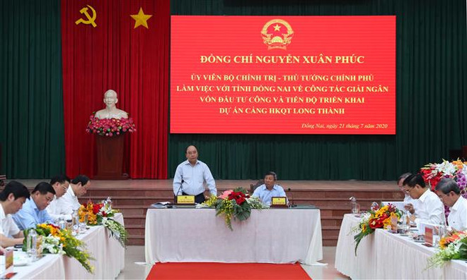政府总理阮春福视察同奈省隆城国际航空港项目征地拆迁工作 ảnh 2 政府总理阮春福视察同奈省隆城国际航空港项目征地拆迁工作 ảnh 2