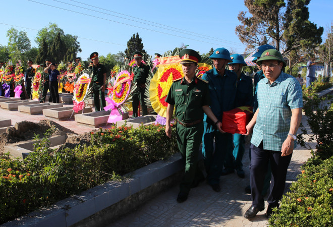 7·27越南伤残军人与烈士日:英烈祭奠仪式在越南多地举行 ảnh 3 7·27越南伤残军人与烈士日:英烈祭奠仪式在越南多地举行 ảnh 3